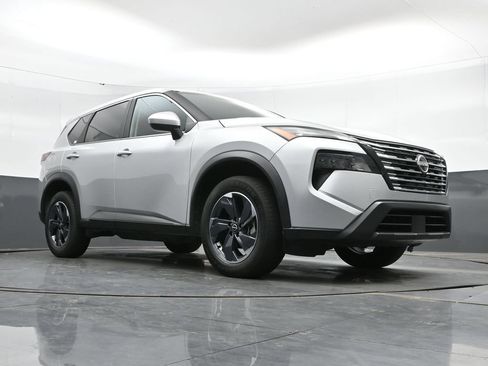 Used 2024 Nissan Rogue SV FWD image 43