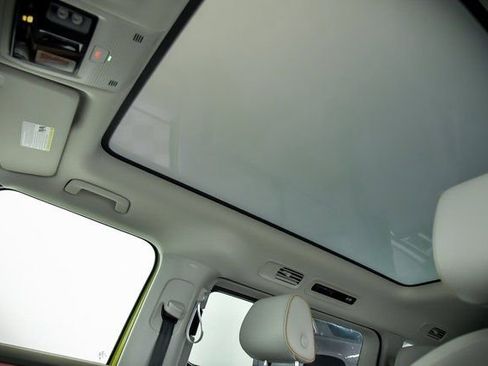 New 2025 Volkswagen ID. Buzz 1st Edition image 8