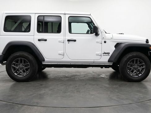 Used 2025 Jeep Wrangler Unlimited Sport AWD/4WD image 11