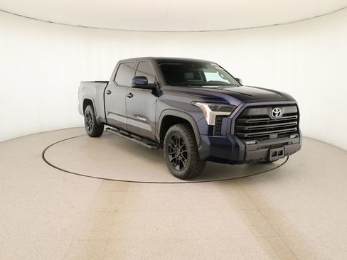 Used 2022 Toyota Tundra SR5 w/ SR5 Premium Package image 10