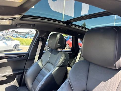 Used 2024 Porsche Macan S AWD/4WD image 9