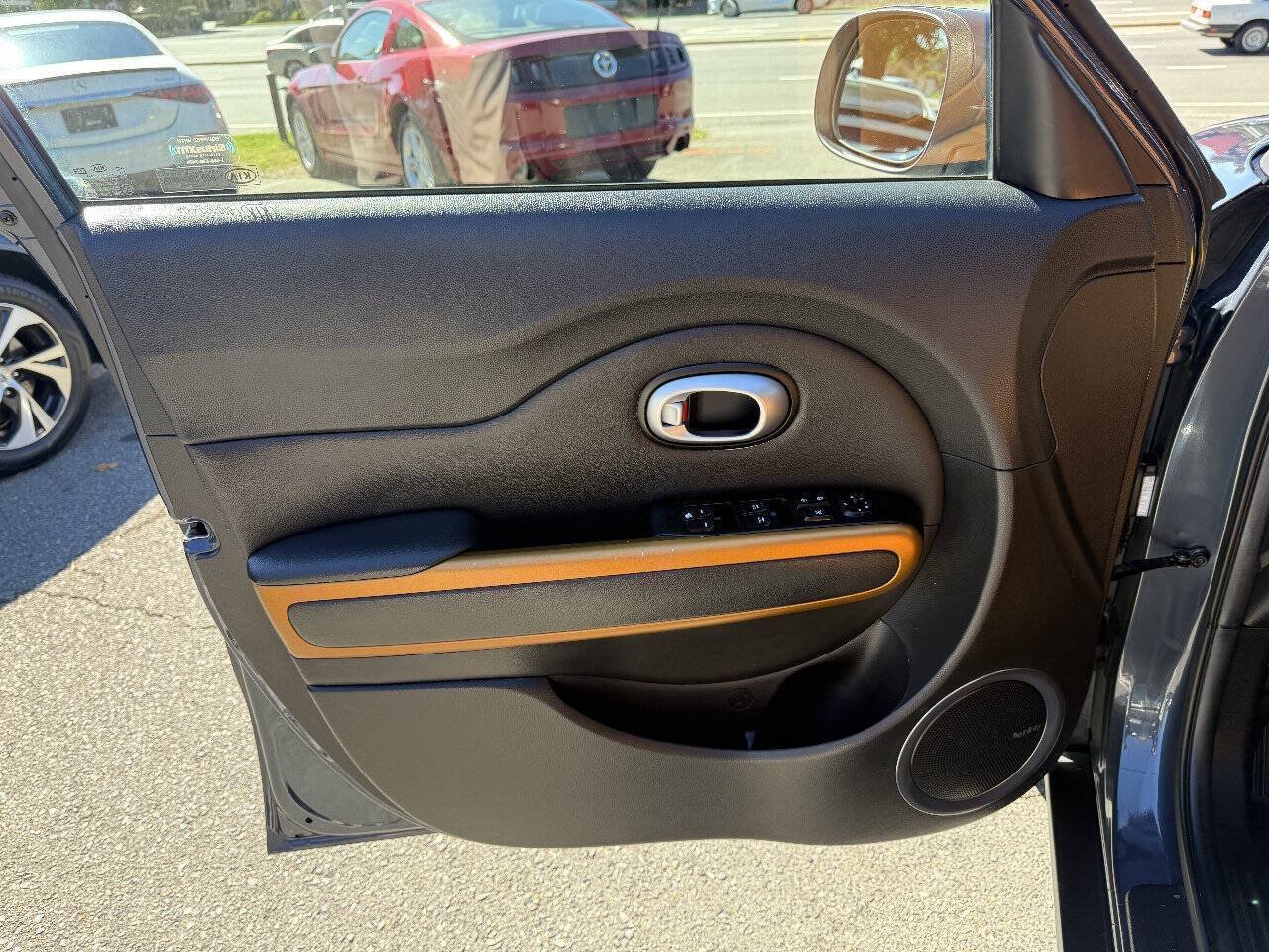 Used 2015 Kia Soul ! w/ Sun & Sound Package FWD image 24