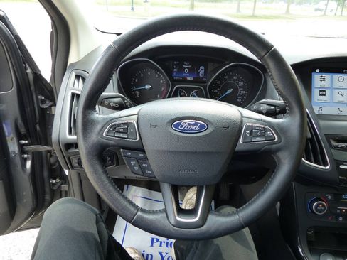 Used 2018 Ford Focus Titanium w/ Titanium Technology Package FWD image 26