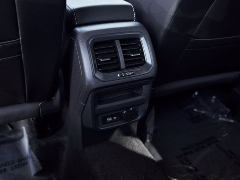 Used 2024 Volkswagen Tiguan SE R-Line image 33