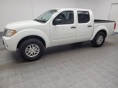 Used 2018 Nissan Frontier SV RWD image 2