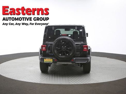 Used 2025 Jeep Wrangler Unlimited Sahara AWD/4WD image 33
