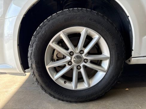 Used 2016 Dodge Grand Caravan SXT FWD image 38