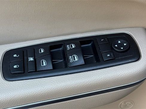 Used 2014 Chrysler 300 image 12