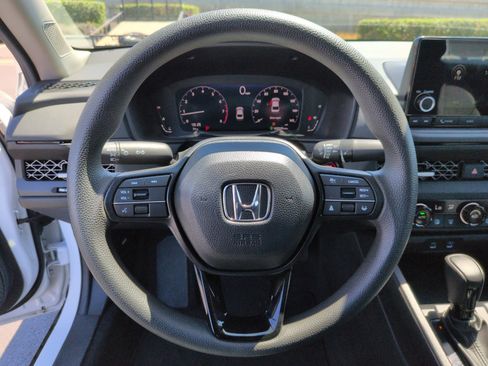 Used 2025 Honda Accord SE image 18