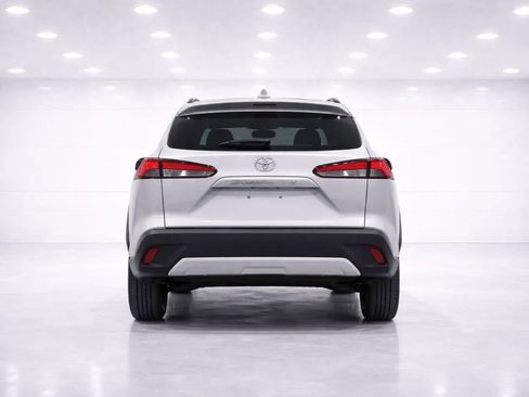 Used 2025 Toyota Corolla Cross XLE w/ Convenience Package image 4