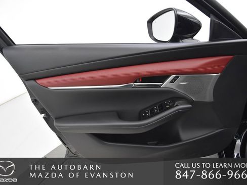 Certified 2025 MAZDA MAZDA3 2.5 S Hatchback w/ Premium Pkg image 39