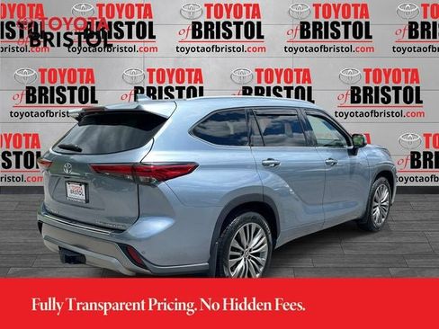 Used 2021 Toyota Highlander Platinum AWD/4WD image 3