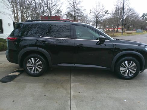 Used 2022 Nissan Pathfinder SL w/ SL Black Package image 14