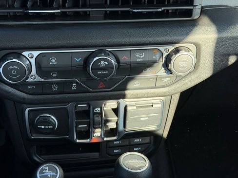New 2026 Jeep Gladiator Sport AWD/4WD image 15
