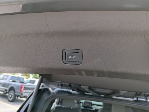 Used 2021 Chevrolet Tahoe Z71 image 14