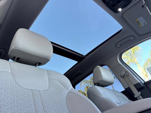 Used 2023 Kia Sorento SX Prestige w/ Panoramic Sunroof Package AWD/4WD image 19