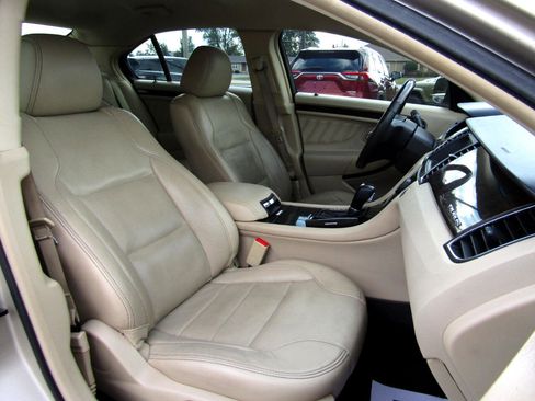 Used 2017 Ford Taurus Limited image 29