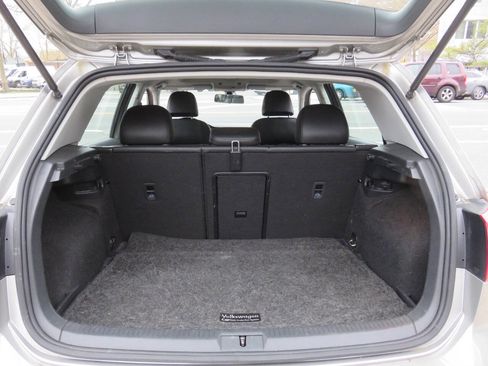 Used 2017 Volkswagen Golf Wolfsburg Edition image 22