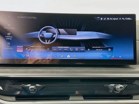 New 2026 BMW X7 xDrive40i w/ Premium Package AWD/4WD image 14