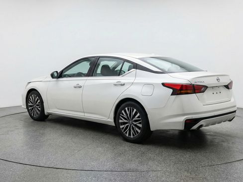 Used 2025 Nissan Altima 2.5 SV image 6