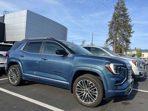Used 2026 GMC Terrain Denali AWD/4WD image 1