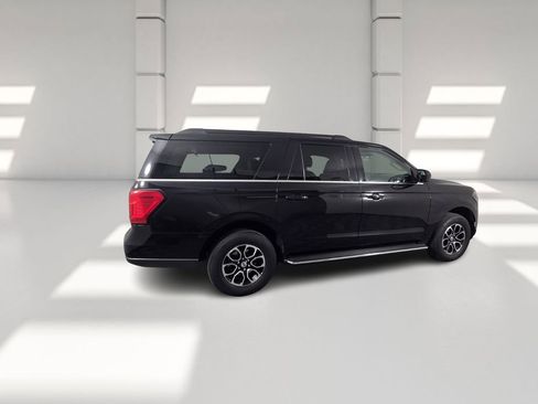 Used 2023 Ford Expedition Max XLT image 5