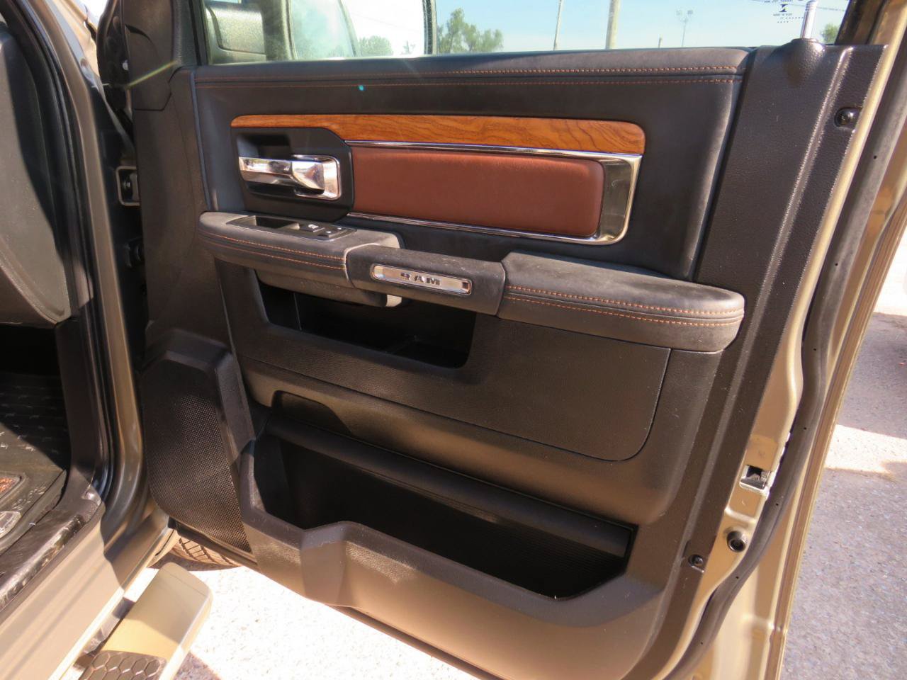 Used 2015 RAM 1500 Laramie Longhorn w/ Convenience Group AWD/4WD image 35