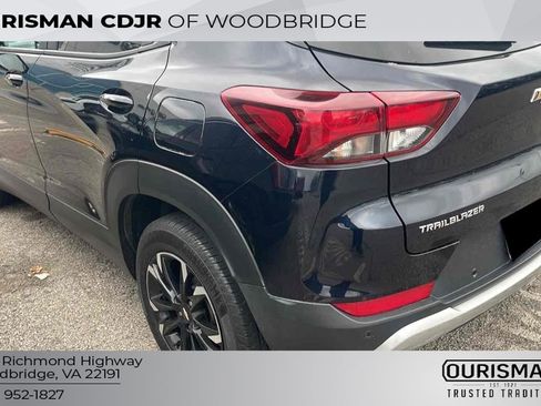 Used 2021 Chevrolet TrailBlazer LT w/ Convenience Package image 2