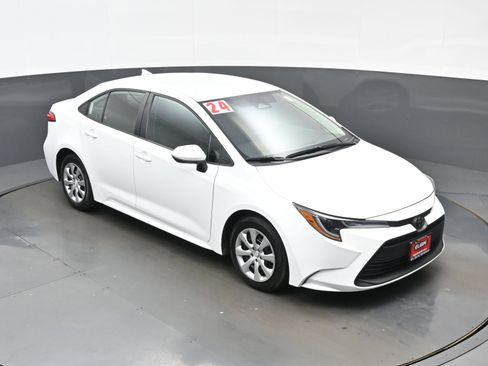 Used 2024 Toyota Corolla LE FWD image 32