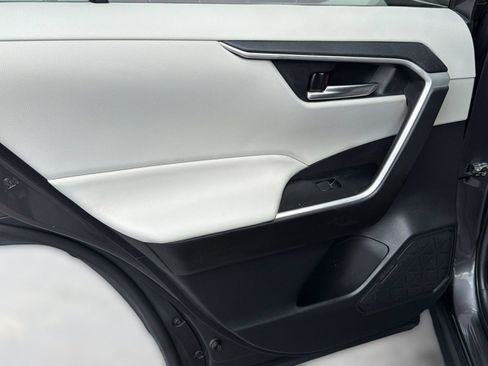 Certified 2021 Toyota RAV4 XLE Premium AWD/4WD image 31
