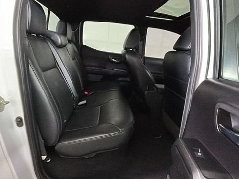 Used 2021 Toyota Tacoma TRD Sport w/ TRD Premium Sport Package AWD/4WD image 29