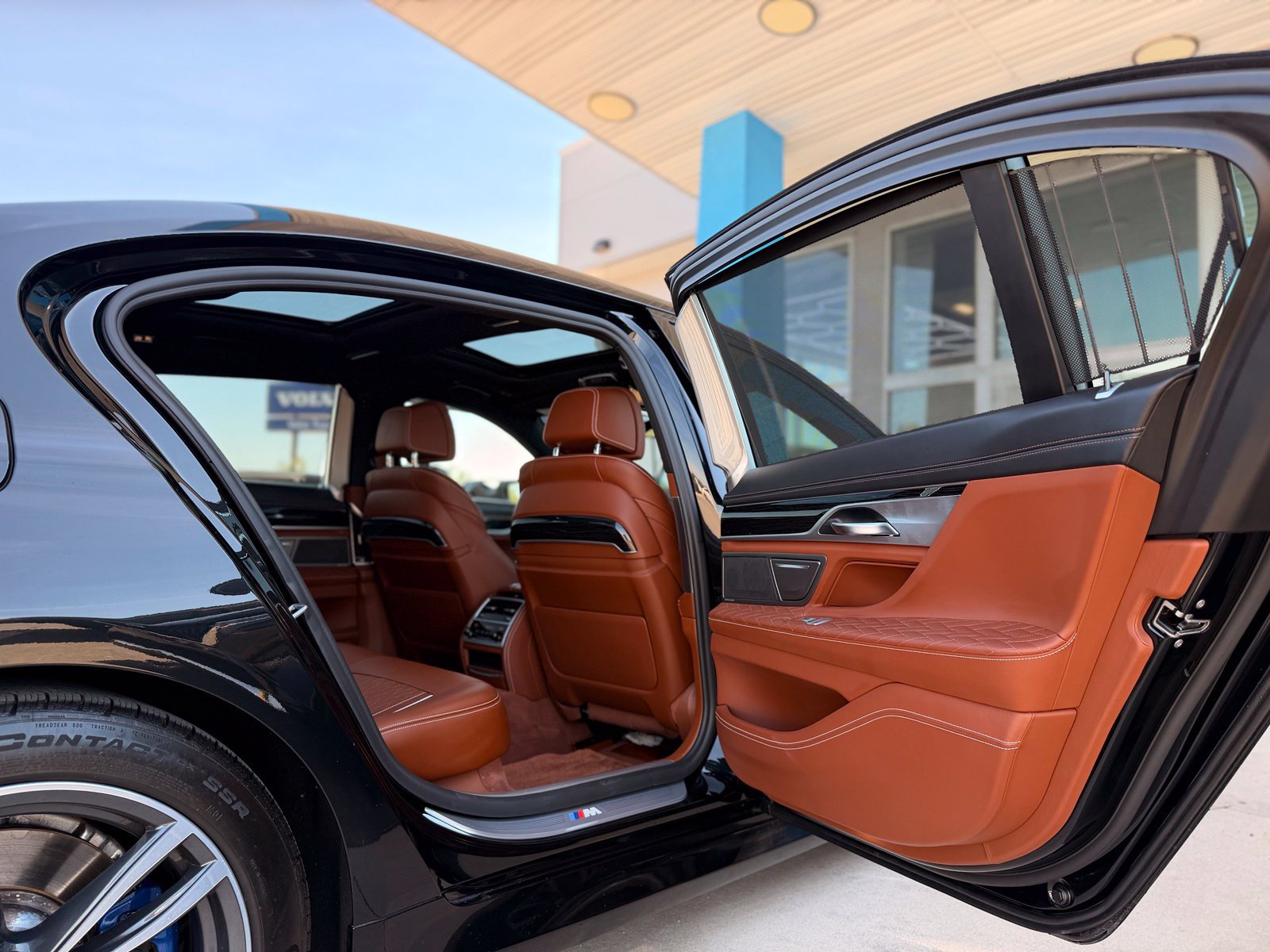 Used 2020 BMW 750i xDrive w/ Executive Package AWD/4WD image 32