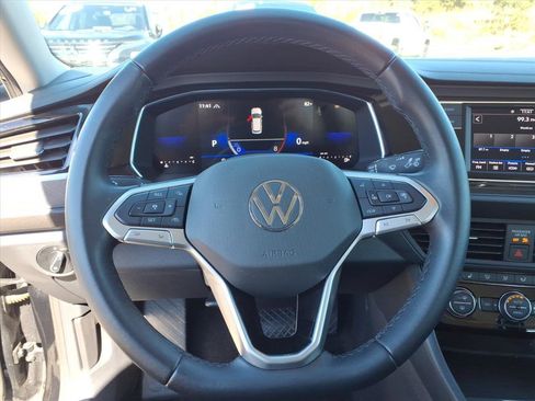 Used 2024 Volkswagen Jetta SE image 9
