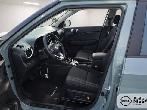 Used 2025 Hyundai Venue SEL FWD image 6