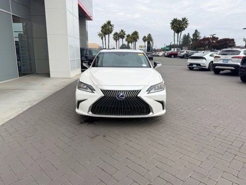 Used 2021 Lexus ES 300h image 2