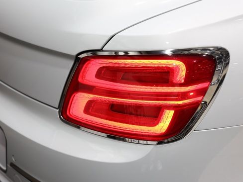 Used 2020 Bentley Flying Spur W12 image 23