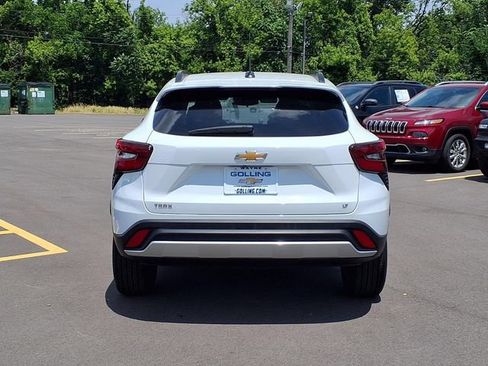 Used 2024 Chevrolet Trax LT w/ LT Convenience Package FWD image 22
