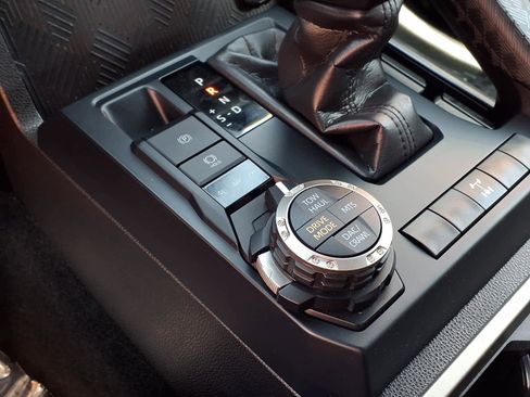 Certified 2025 Toyota Tacoma TRD Off-Road AWD/4WD image 16