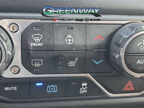 Used 2022 Jeep Wrangler Unlimited Rubicon 4xe w/ Cold Weather Group AWD/4WD image 18