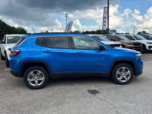 Used 2024 Jeep Compass Latitude AWD/4WD image 4