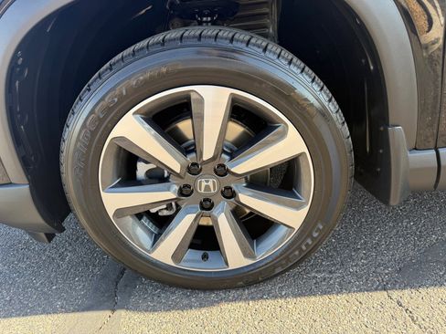 Used 2025 Honda Pilot Touring image 9