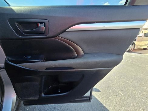 Used 2019 Toyota Highlander FWD V6 image 21
