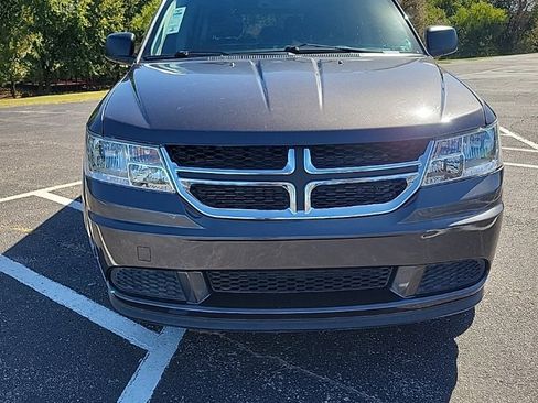 Used 2020 Dodge Journey SE image 2