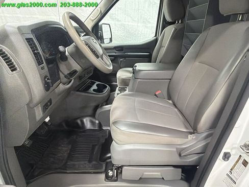 Used 2021 Nissan NV 3500 SV RWD image 17