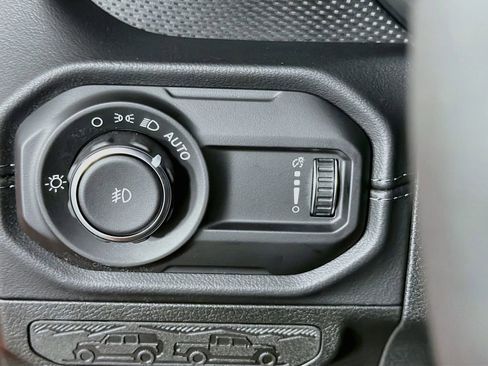 Used 2025 Jeep Wrangler Unlimited Rubicon AWD/4WD image 15