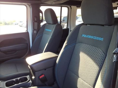 Certified 2025 Jeep Wrangler Unlimited Rubicon 4xe w/ Convenience Group AWD/4WD image 8