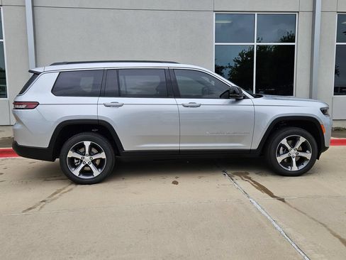 New 2026 Jeep Grand Cherokee L Limited RWD image 2
