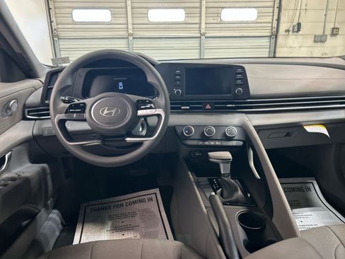 Used 2026 Hyundai Elantra SE FWD image 4