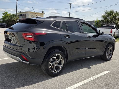 Certified 2025 Chevrolet Trax LT w/ Driver Confidence Package FWD image 5
