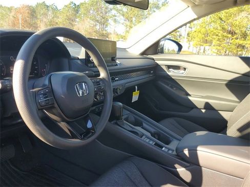 Certified 2025 Honda Accord SE image 10
